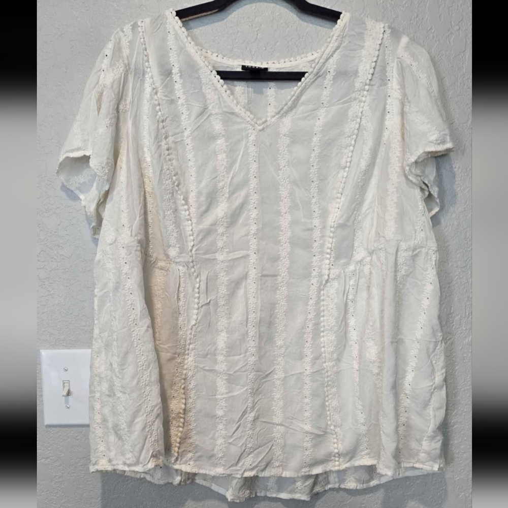 Torrid Cream Top - 3
